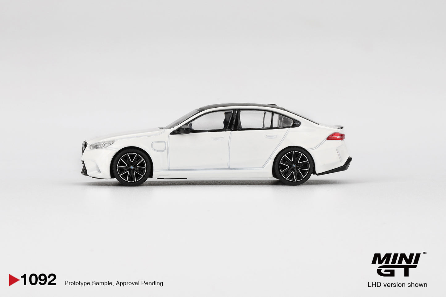 *Pre-Order* Mini GT No.1092 BMW M5 Alpine White