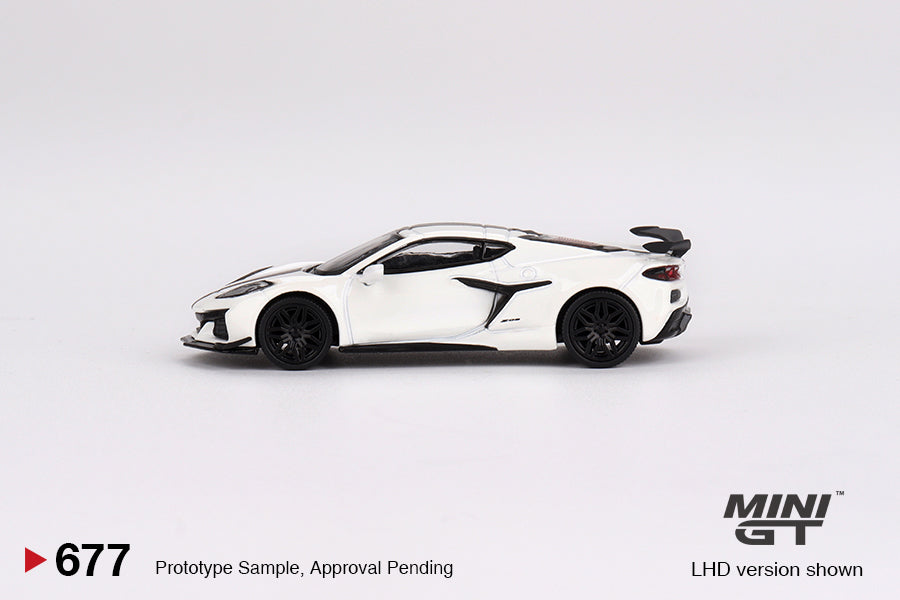 Mini GT No.677 Chevrolet Corvette Z06 2023 Arctic White