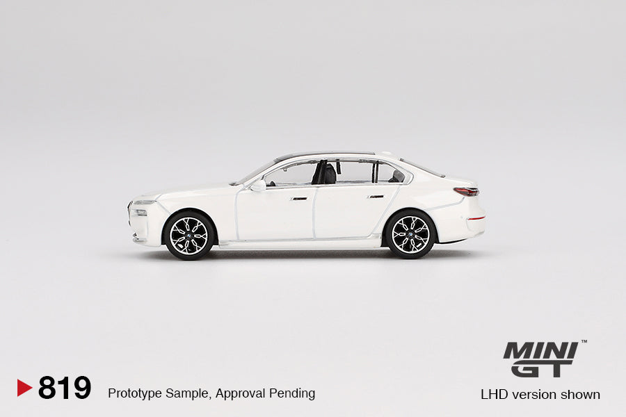 Mini GT No.819 BMW i7 xDrive60 Mineral White