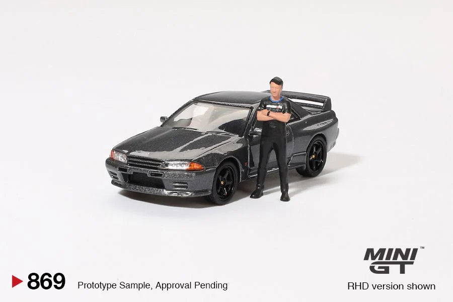 Mini GT No.869 Nissan Skyline GT-R (R32) Gunmetal w/ Matsuda Figure (Tsugio Matsuda Collection No.1)