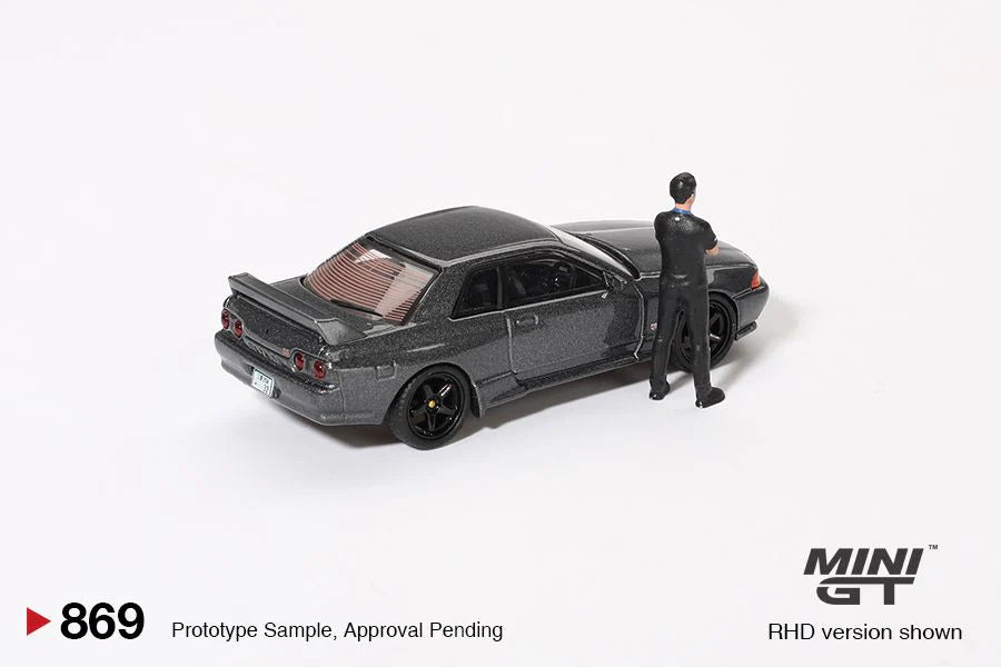 Mini GT No.869 Nissan Skyline GT-R (R32) Gunmetal w/ Matsuda Figure (Tsugio Matsuda Collection No.1)