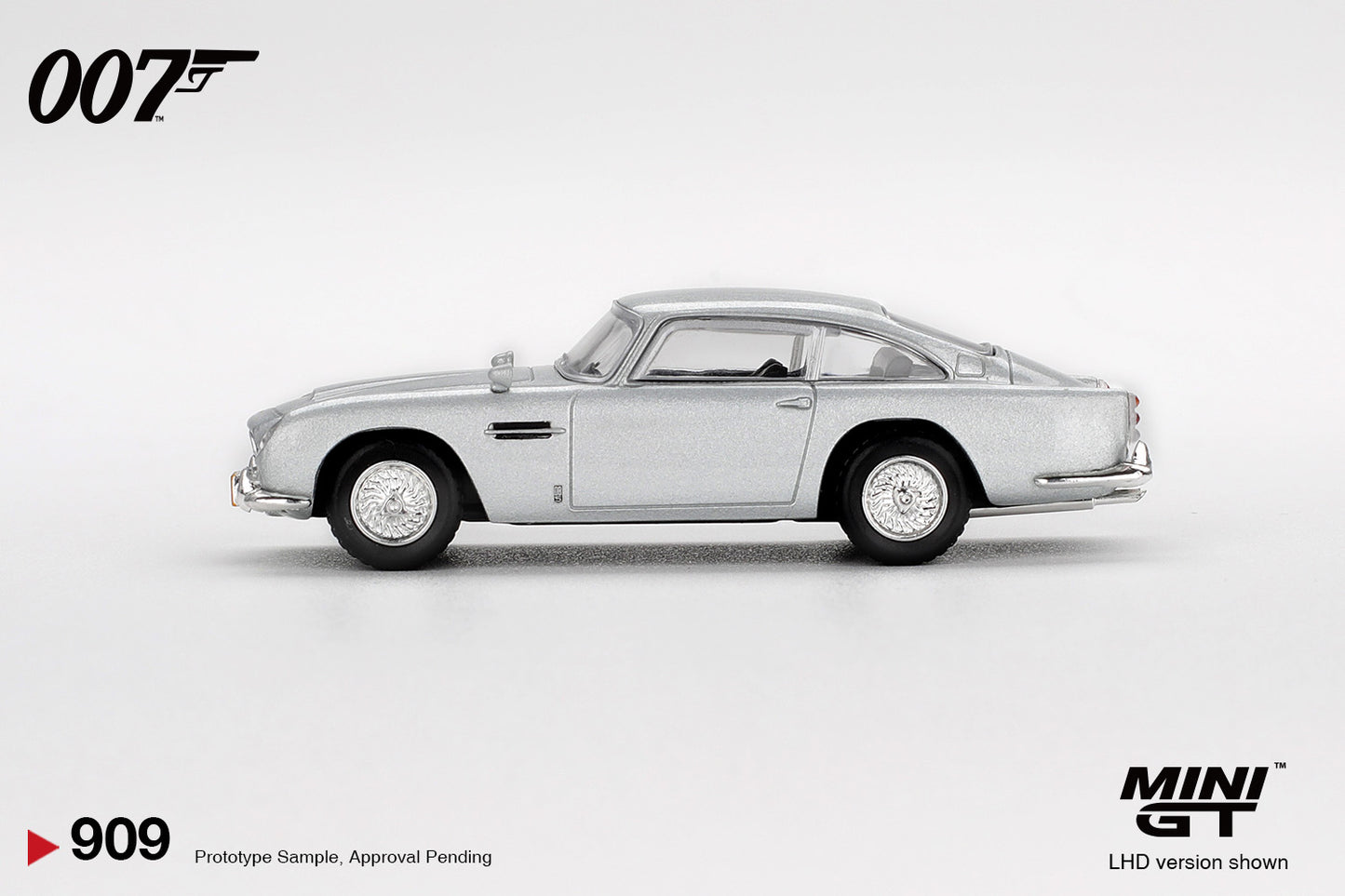 Mini GT No.909 Aston Martin DB5 "Casino Royale" - English Blister Packaging