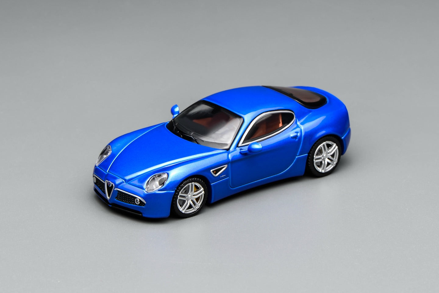 *Pre-Order* MotorHelix Alfa Romeo 8C Competizione 2008 Blu Magnetico Met