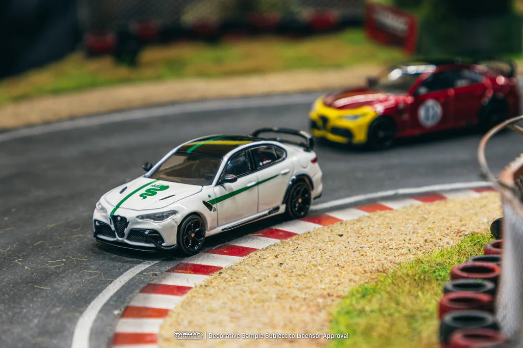 Tarmac Works Alfa Romeo Giulia GTAm White / Green - Lamley Special Edition