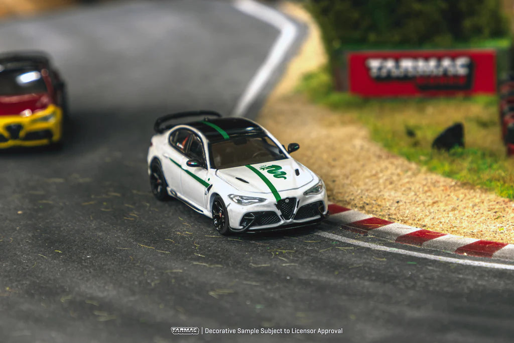 Tarmac Works Alfa Romeo Giulia GTAm White / Green - Lamley Special Edition