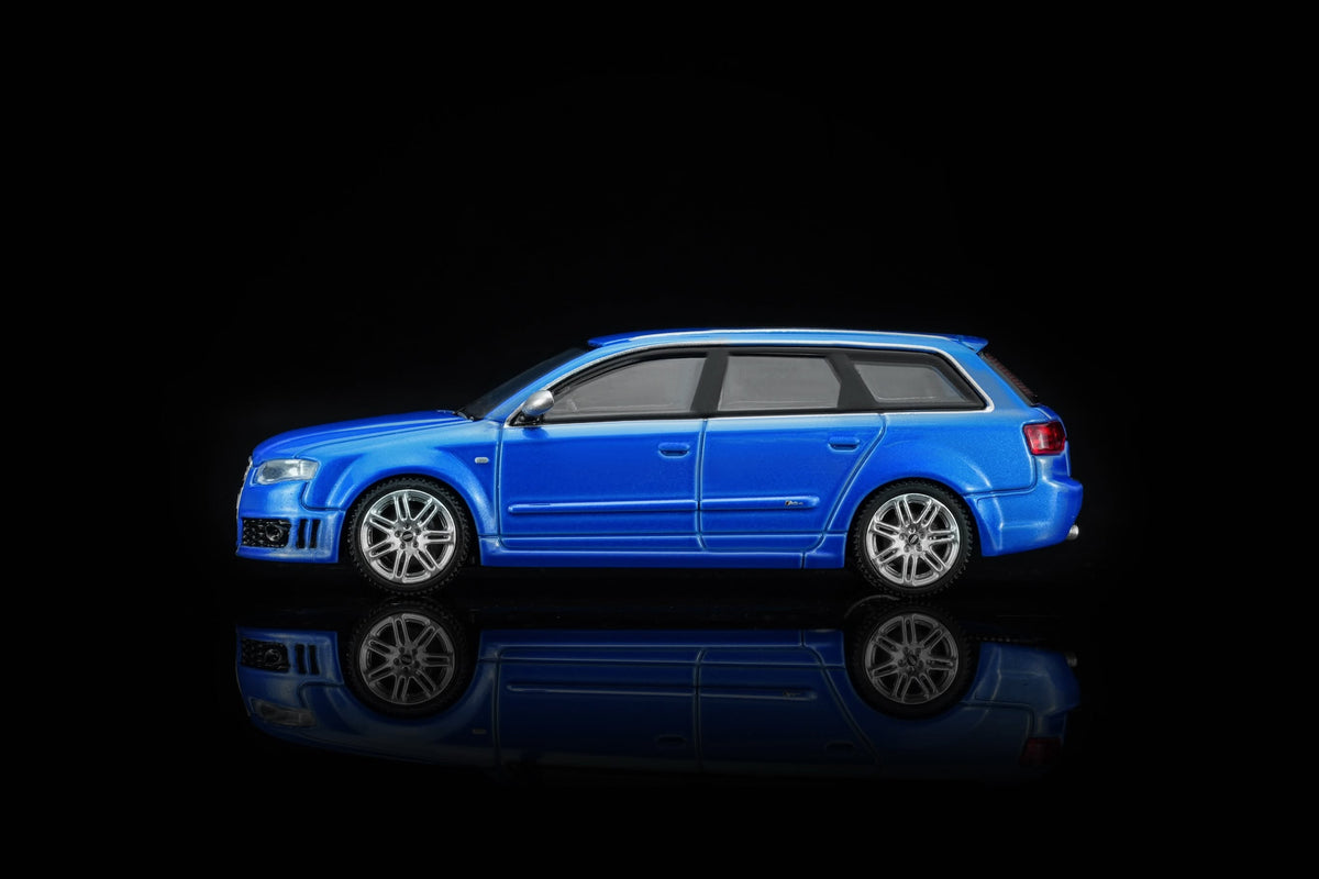 *Pre-Order* MotorHelix - M68303 Audi RS4 (B7) 2005 Sprint Blue Pearl