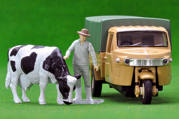Tomytec Tomica Limited Vintage LV-12d Daihatsu CO10T (Brown) with figures