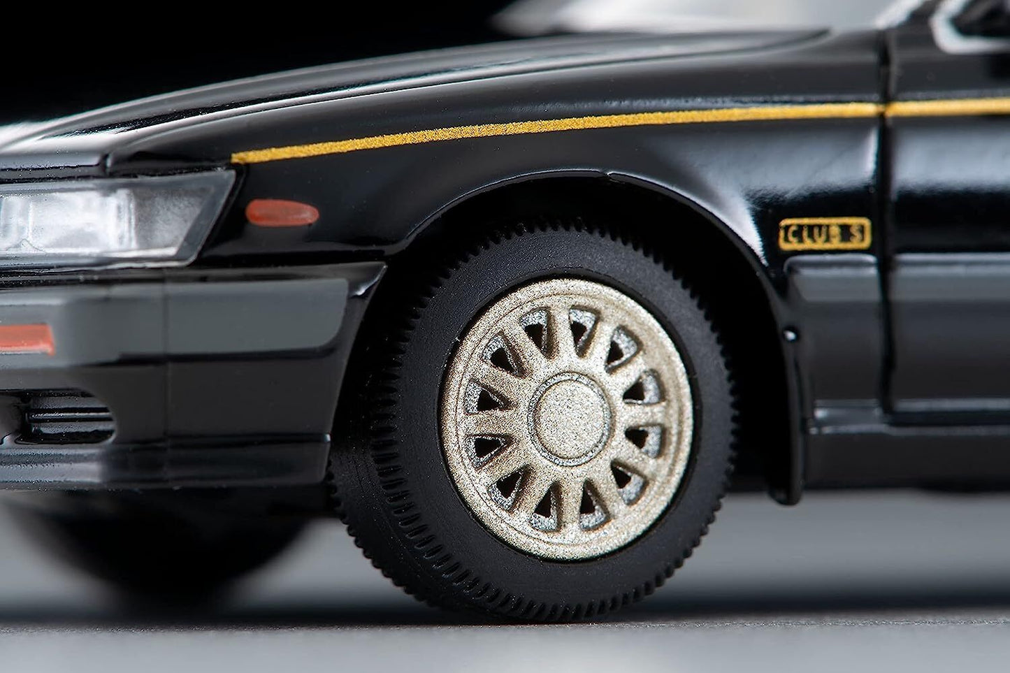 Tomytec Tomica Limited Vintage Neo LV-N238a Nissan Laurel Twin Cam 24V Turbo Medalist Club S '89 (Black)