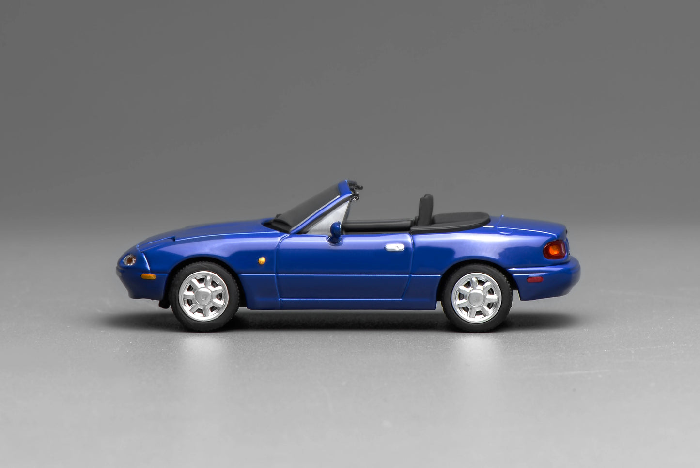 *Pre-Order* MotorHelix Mazda Eunos Roadster (NA) RHD Laguna Blue