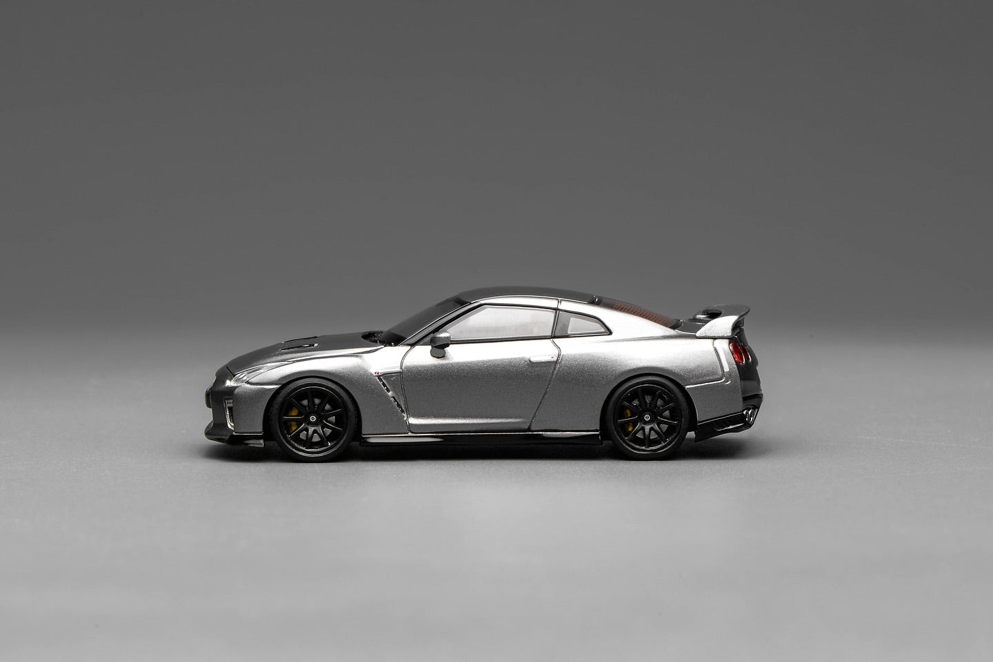 *Pre-Order* MotorHelix Nissan GT-R (R35) Track Edition Engineered by NISMO 2020 - Dark Metal Gray