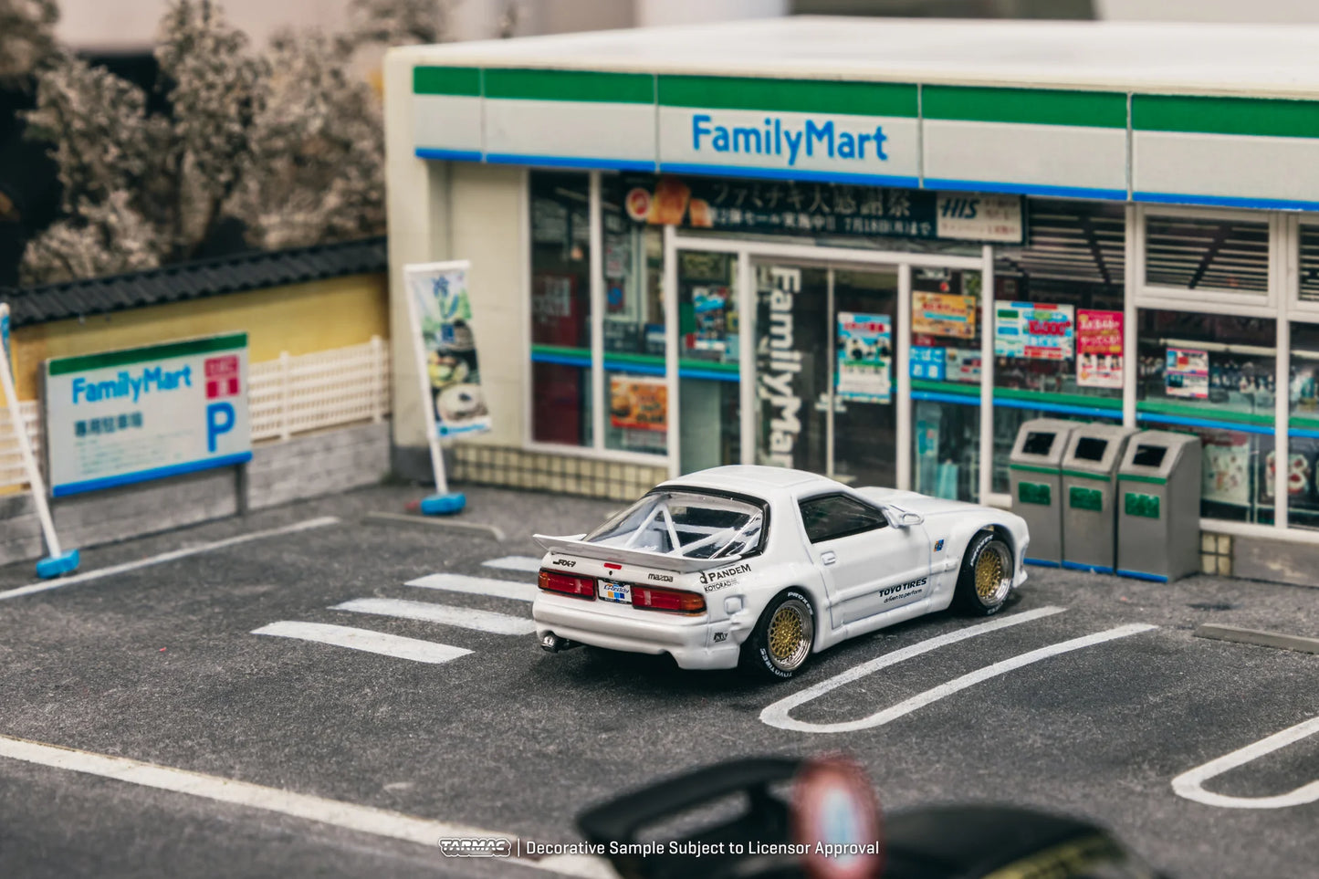 Tarmac Works Pandem Mazda RX-7 FC3S (White)