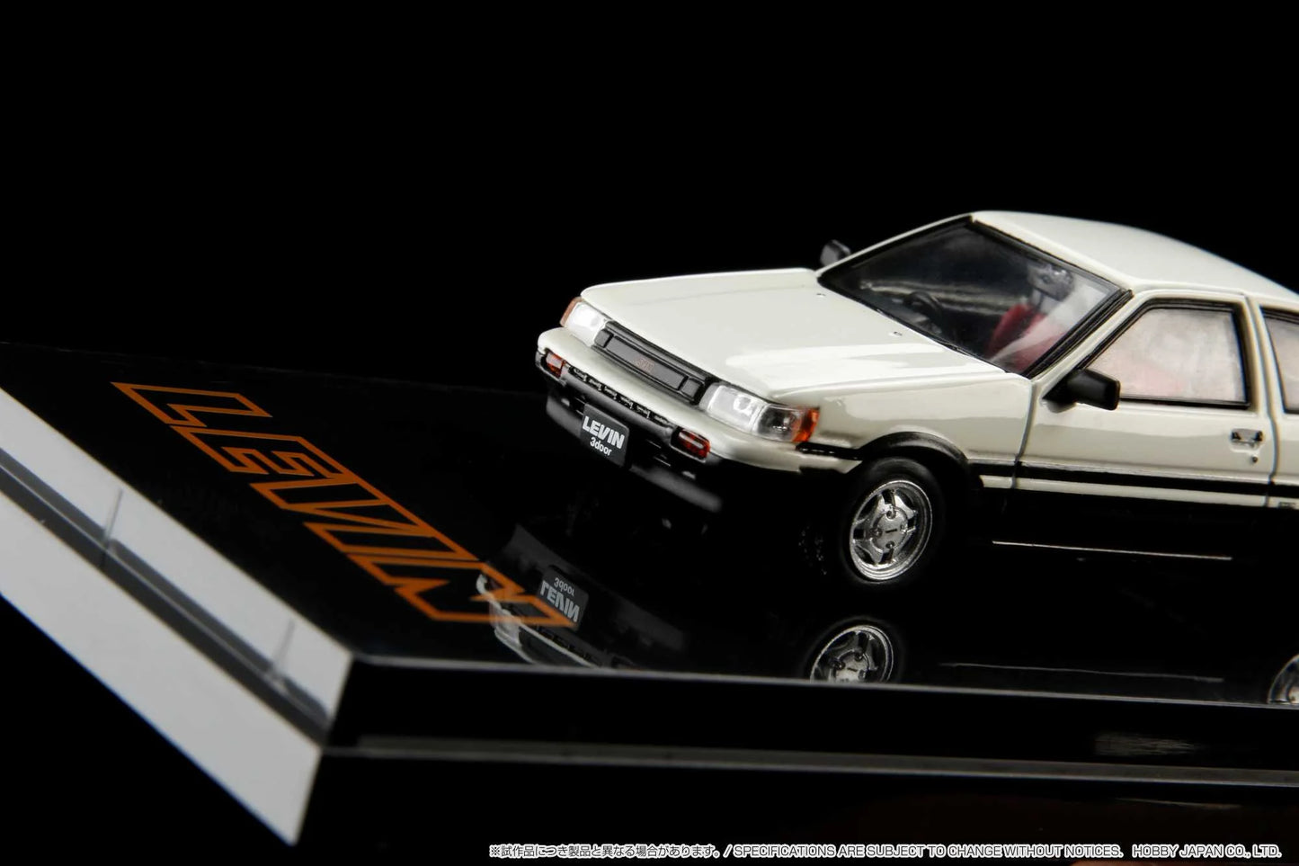 Hobby Japan Toyota COROLLA LEVIN AE86 3 Door GT APEX 1983 - White / Black 2 Tone