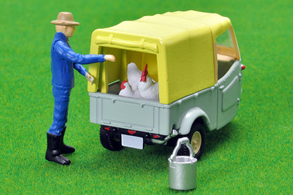 Tomytec Tomica Limited Vintage LV-143d Daihatsu Midget (Yellow Green/Beige) with Figure
