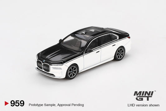 *Pre-Order* Mini GT No.959 BMW i7 xDrive60 Alpine White / Black Sapphire