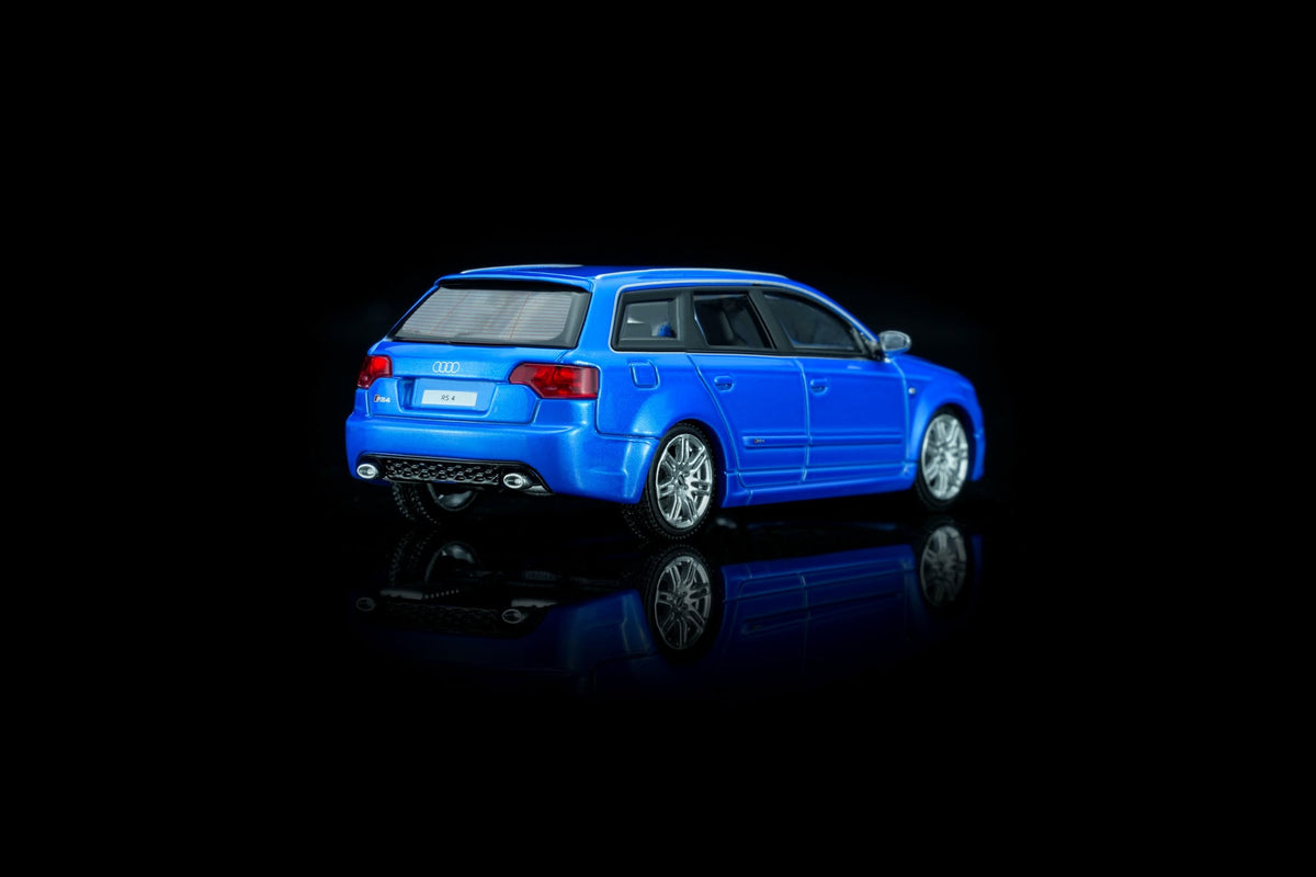 *Pre-Order* MotorHelix - M68303 Audi RS4 (B7) 2005 Sprint Blue Pearl