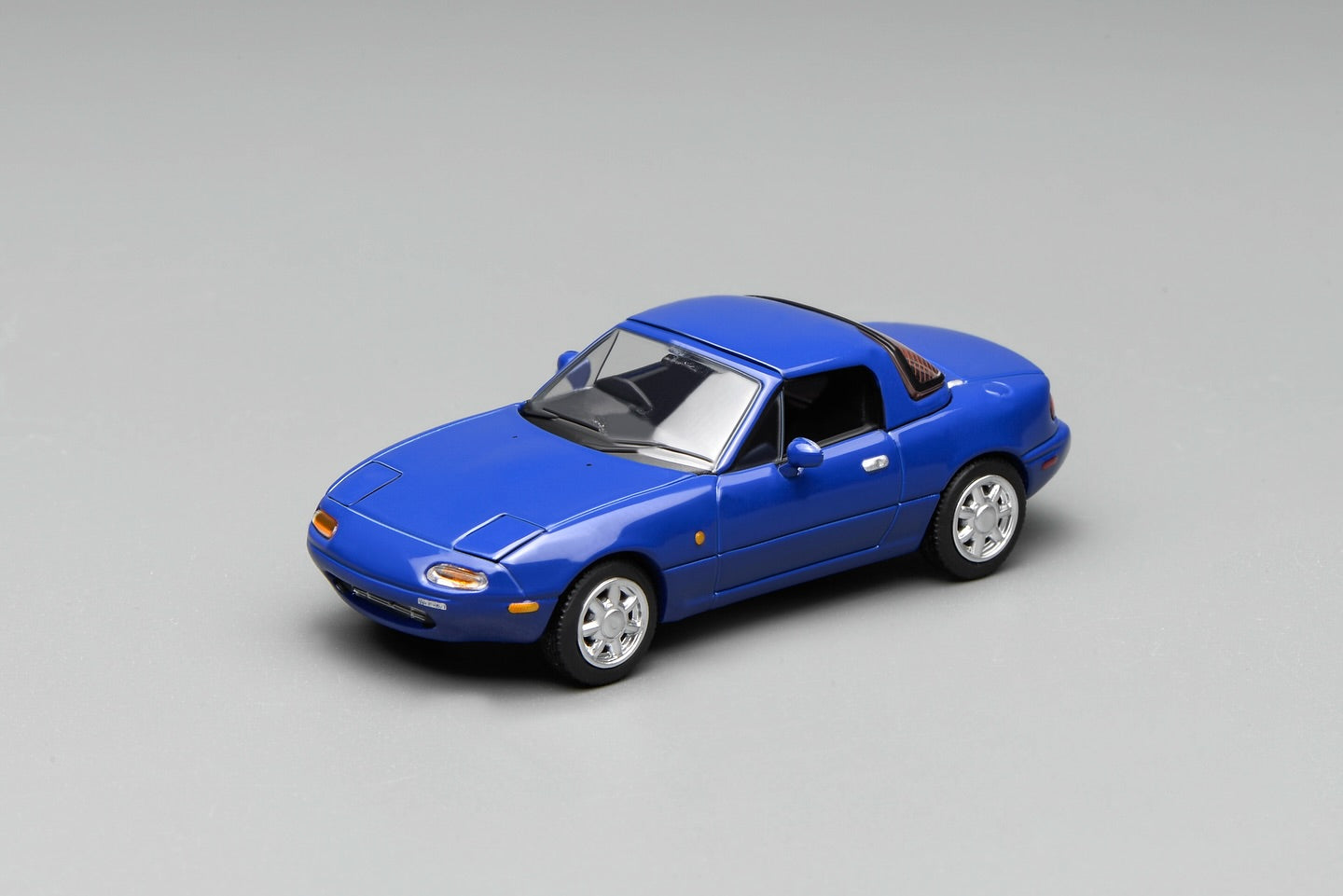 *Pre-Order* MotorHelix Mazda Eunos Roadster (NA) RHD Laguna Blue