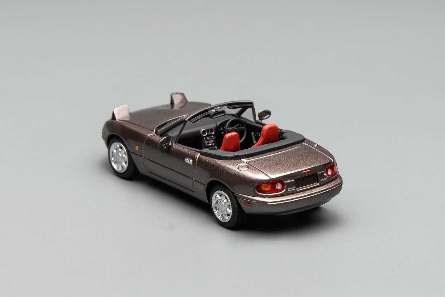 *Pre-Order* MotorHelix Mazda Eunos Roadster (NA) RHD Metallic Brown