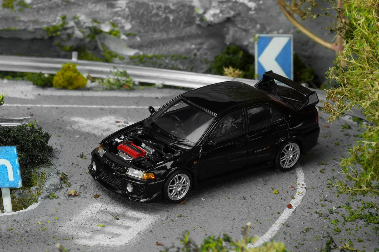 *Pre-Order* MotorHelix M64101 Mitsubishi Lancer Evolution V GSR - Pyrenean Pearl Black